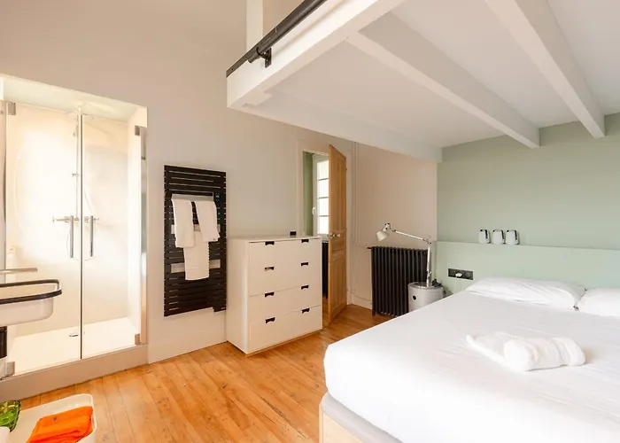 Misva Keyweek Architect-designed Flat In With Garden *